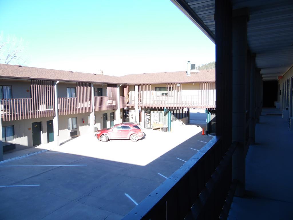 Bear Lodge Motel Sundance Exterior photo