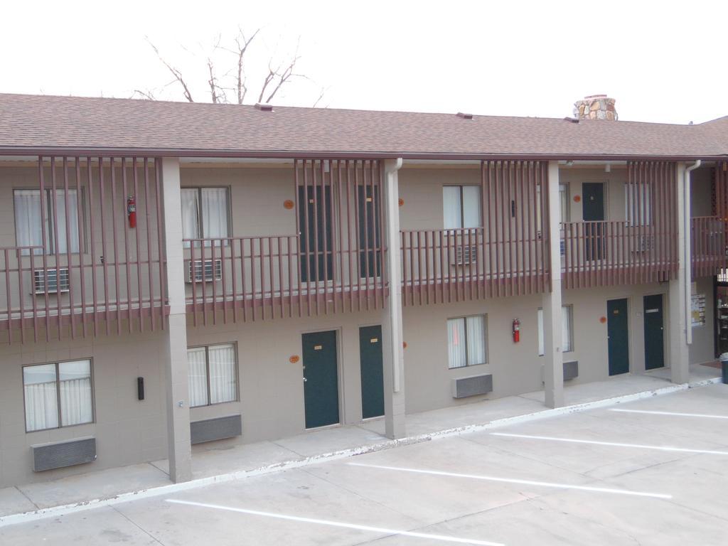 Bear Lodge Motel Sundance Exterior photo
