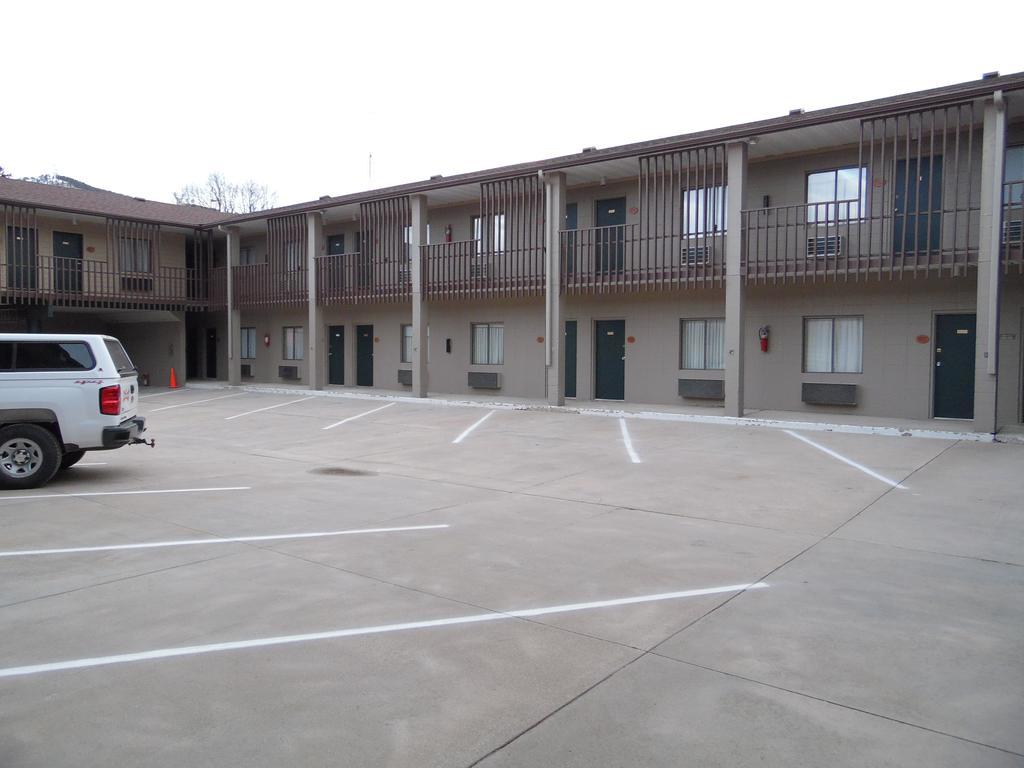 Bear Lodge Motel Sundance Exterior photo