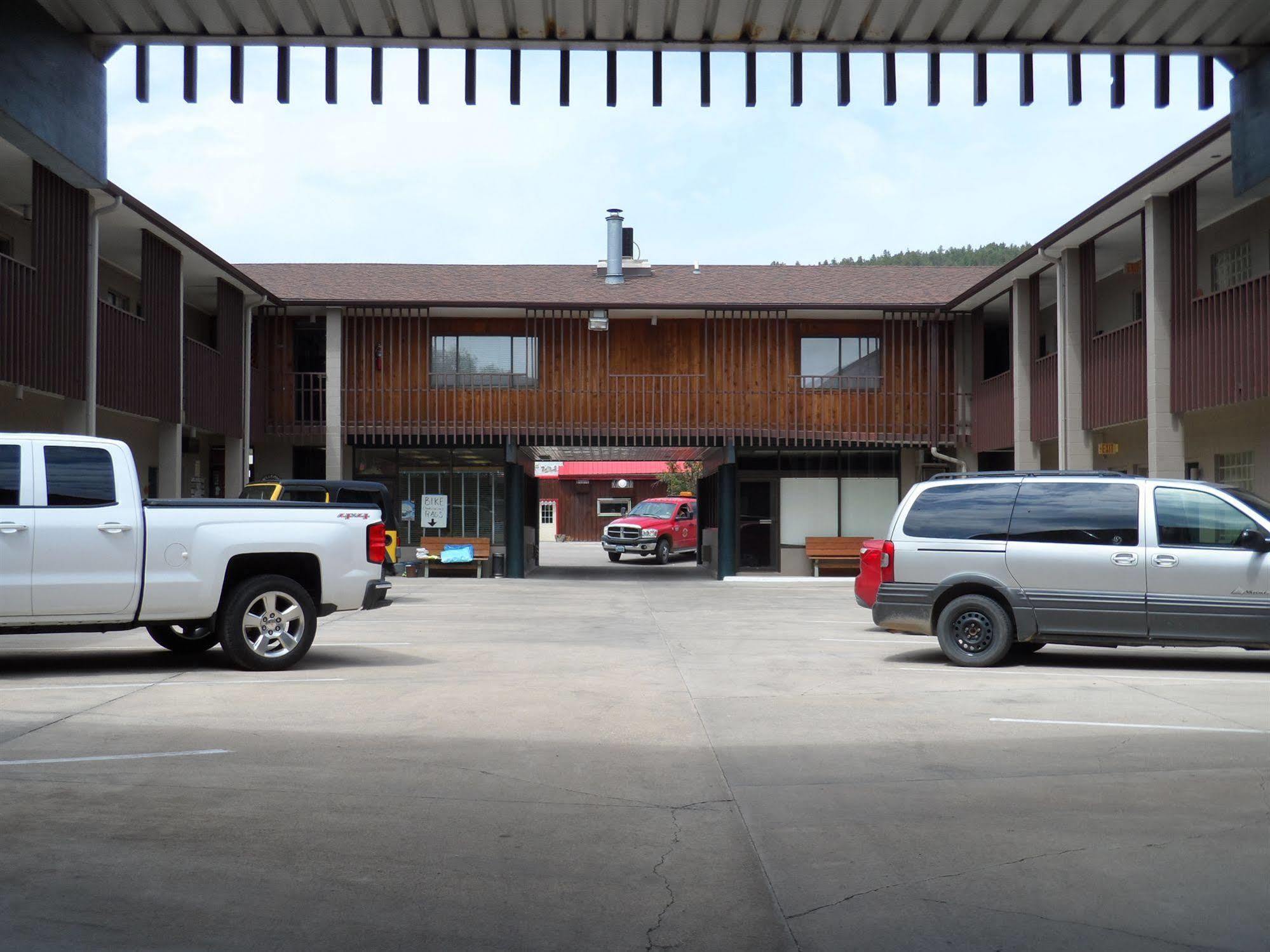Bear Lodge Motel Sundance Exterior photo